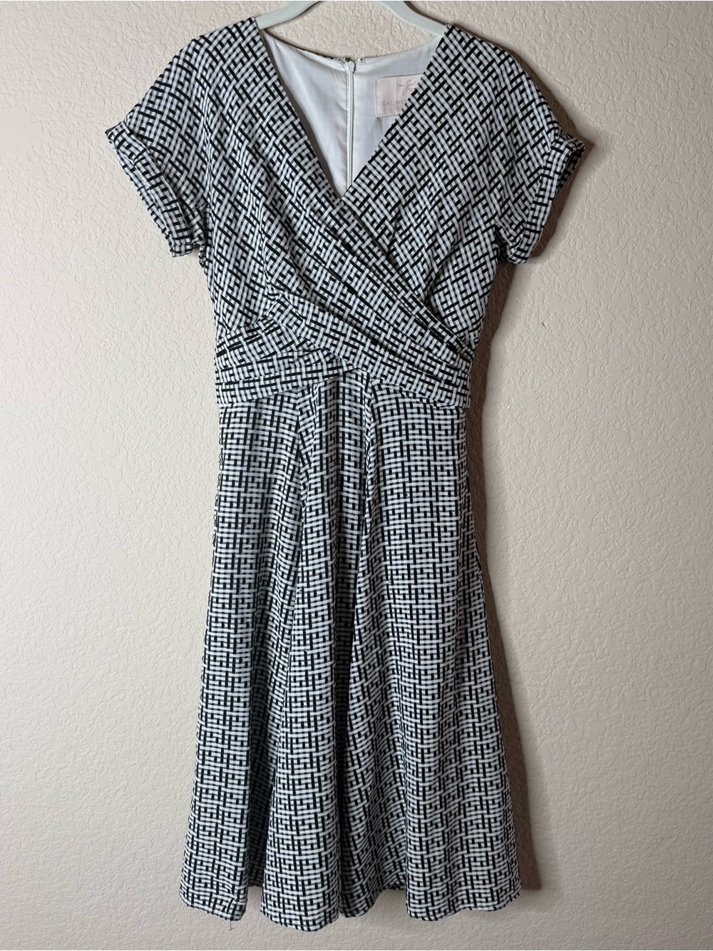 Gal Meets Glam Black and White Printed Midi Dress - Picture 3 of 5